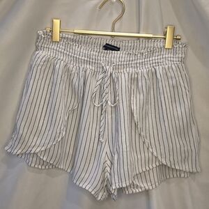 AMERICAN EAGLE High Waist White Striped Shorts